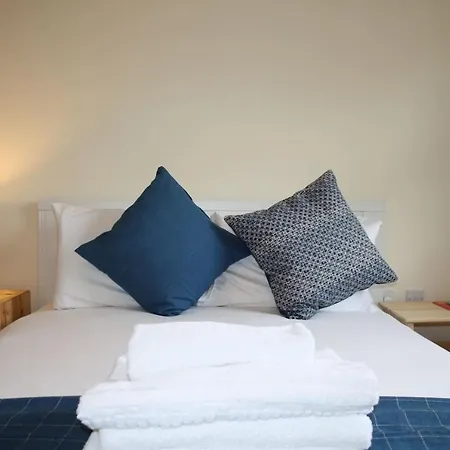 Centrally Located One Bed With Balcony * Bristol
