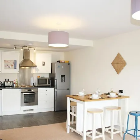 Centrally Located One Bed With Balcony Daire *